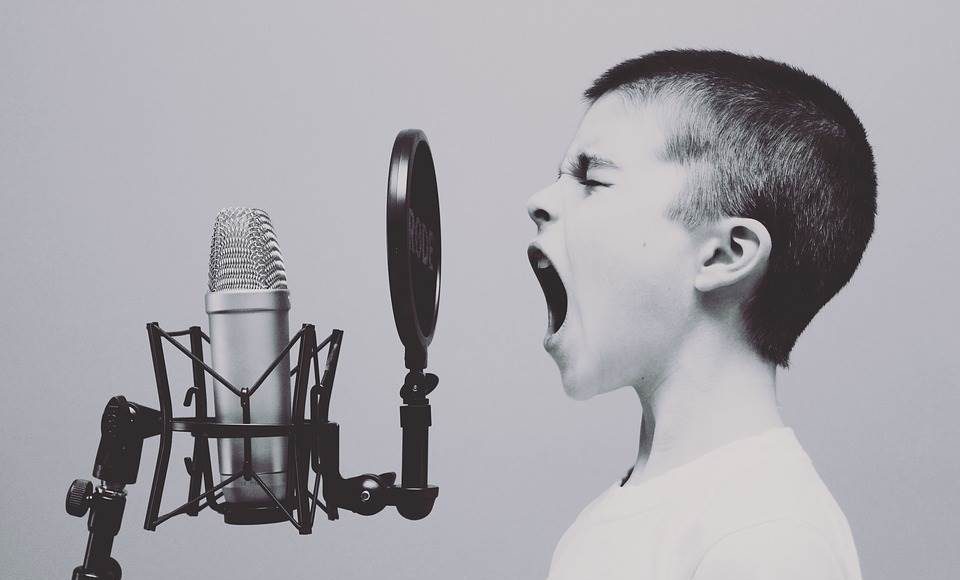 scrivere messaggi con la voce