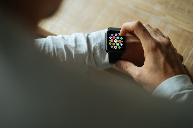 Come spegnere Apple Watch forzare riavvio quando è bloccato non si accende