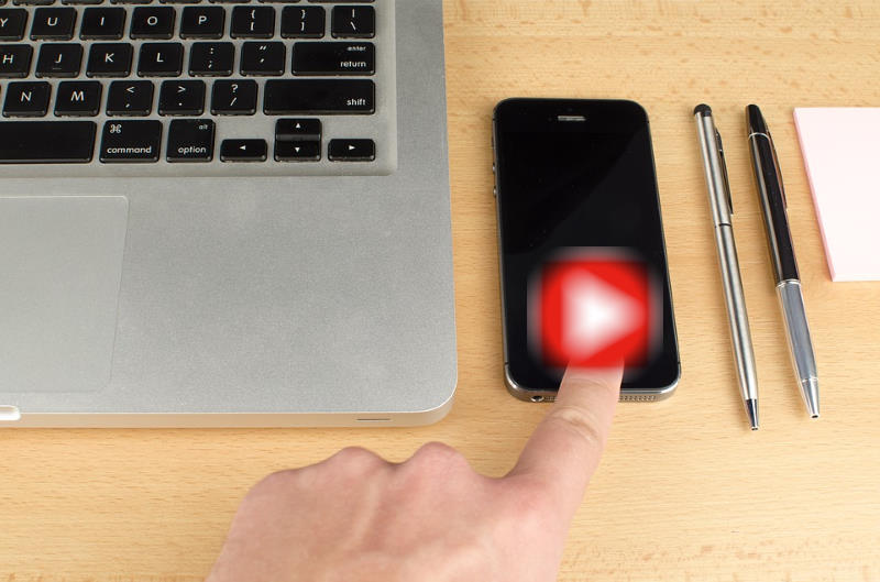 come usare youtube schermo spento